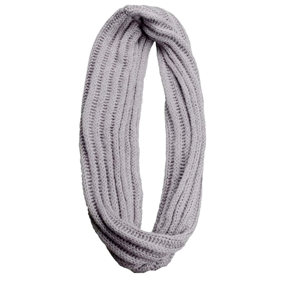 🆕️ Gray ~ Cable Knit Infinity Scarf - Picture 6 of 7